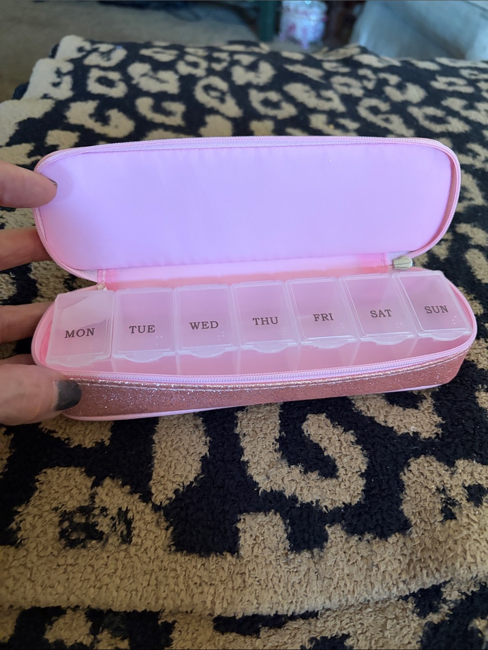 Pill holder for travel - Picture 2 of 3